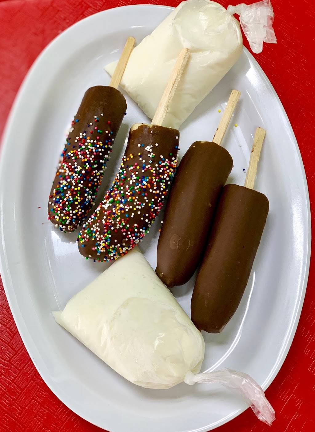 Flores Pupuseria | restaurant | 4125 E Belknap St #123, Haltom City, TX 76111, USA | 6823859499 OR +1 682-385-9499