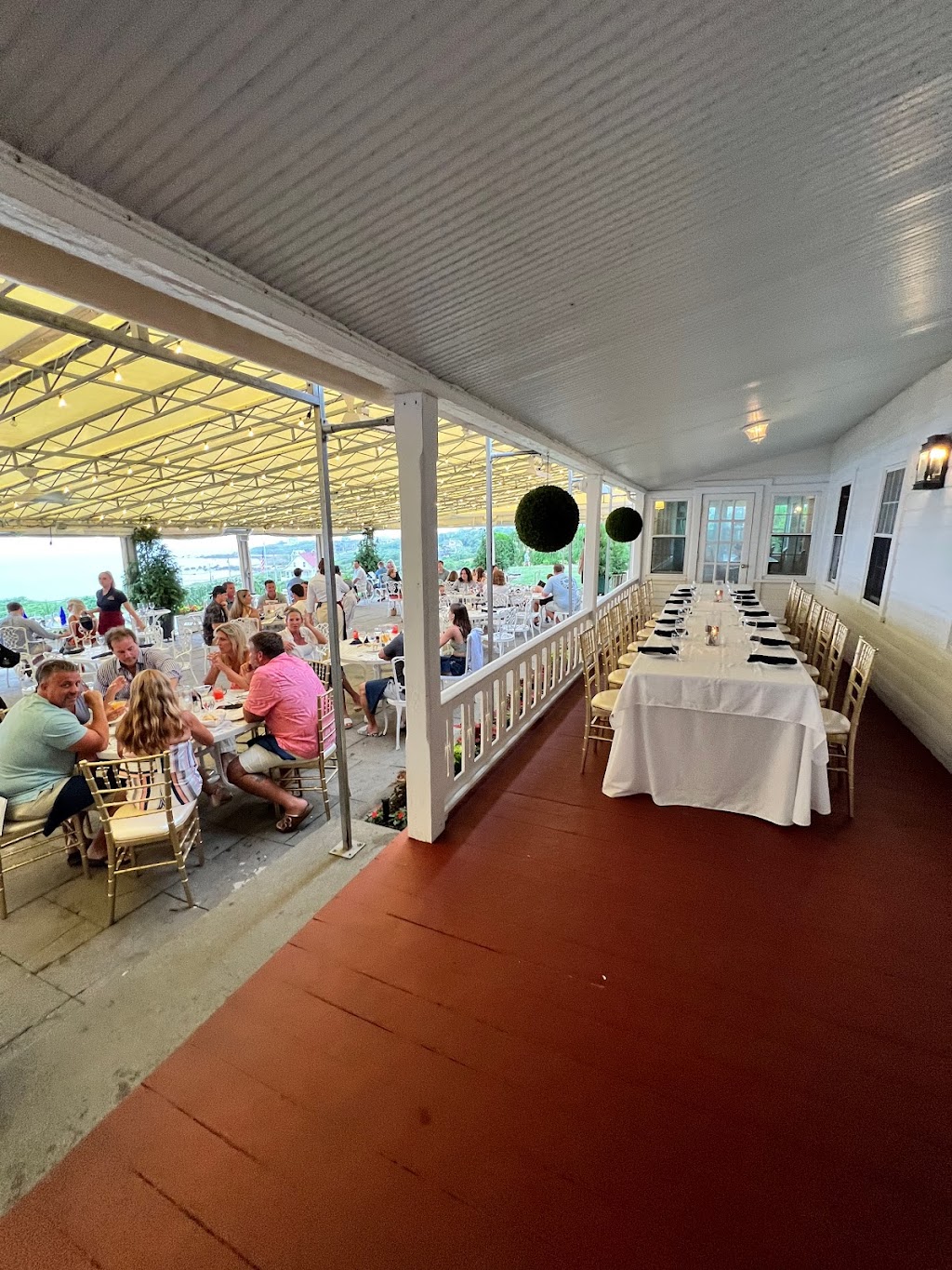 Spring House Main Restaurant | restaurant | Spring House Hotel, 51 Spring St, New Shoreham, RI 02807, USA | 4014665844 OR +1 401-466-5844