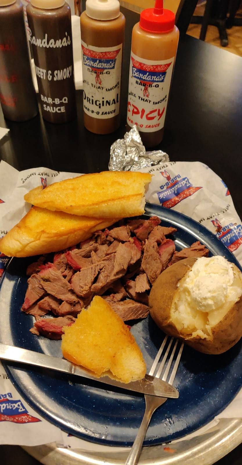 Bandanas Bar-B-Q | restaurant | 309 E Main St, Carbondale, IL 62901, USA | 6184901777 OR +1 618-490-1777