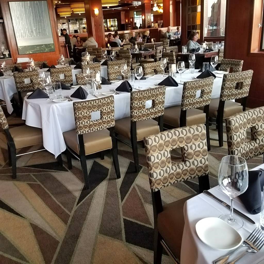 McCormick & Schmicks Seafood & Steaks | restaurant | 145 National Plaza, Oxon Hill, MD 20745, USA | 3015676224 OR +1 301-567-6224