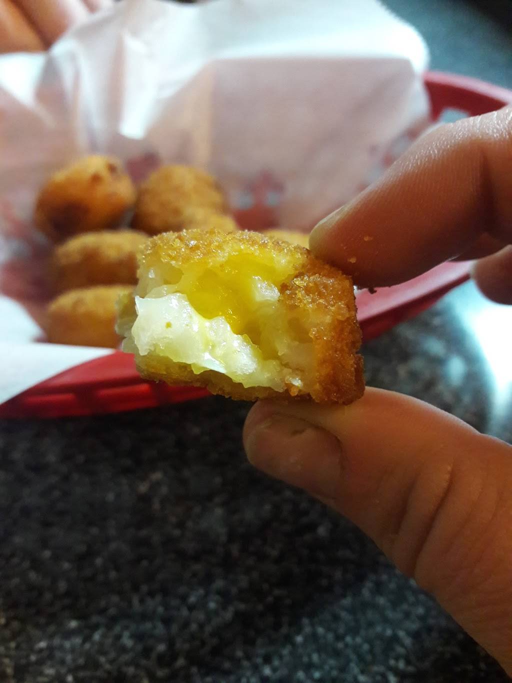 Daryls Dine-In | restaurant | US-40, St Elmo, IL 62458, USA | 6188299727 OR +1 618-829-9727