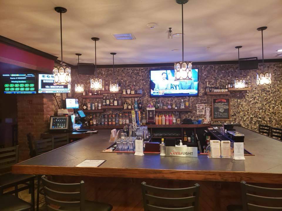 BullsEye Bar Lounge Grill | restaurant | 621 Center St, Chicopee, MA 01013, USA | 4133313374 OR +1 413-331-3374