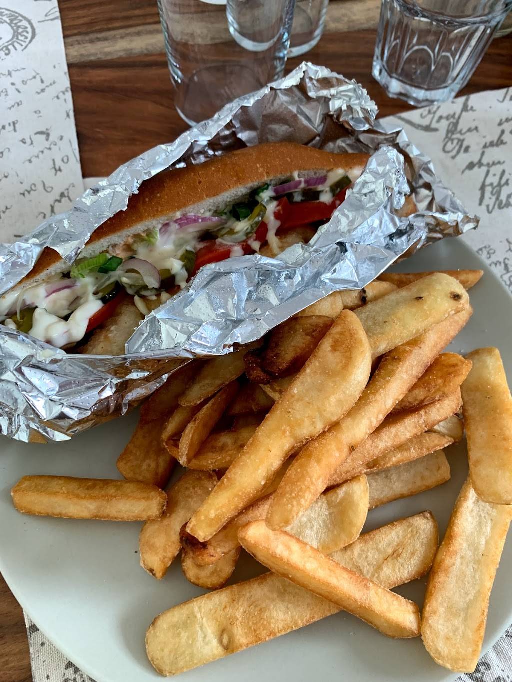 OFISH Restaurant | restaurant | 5641 Av de Monkland, Montréal, QC H4A 1E2, Canada | 5144891815 OR +1 514-489-1815