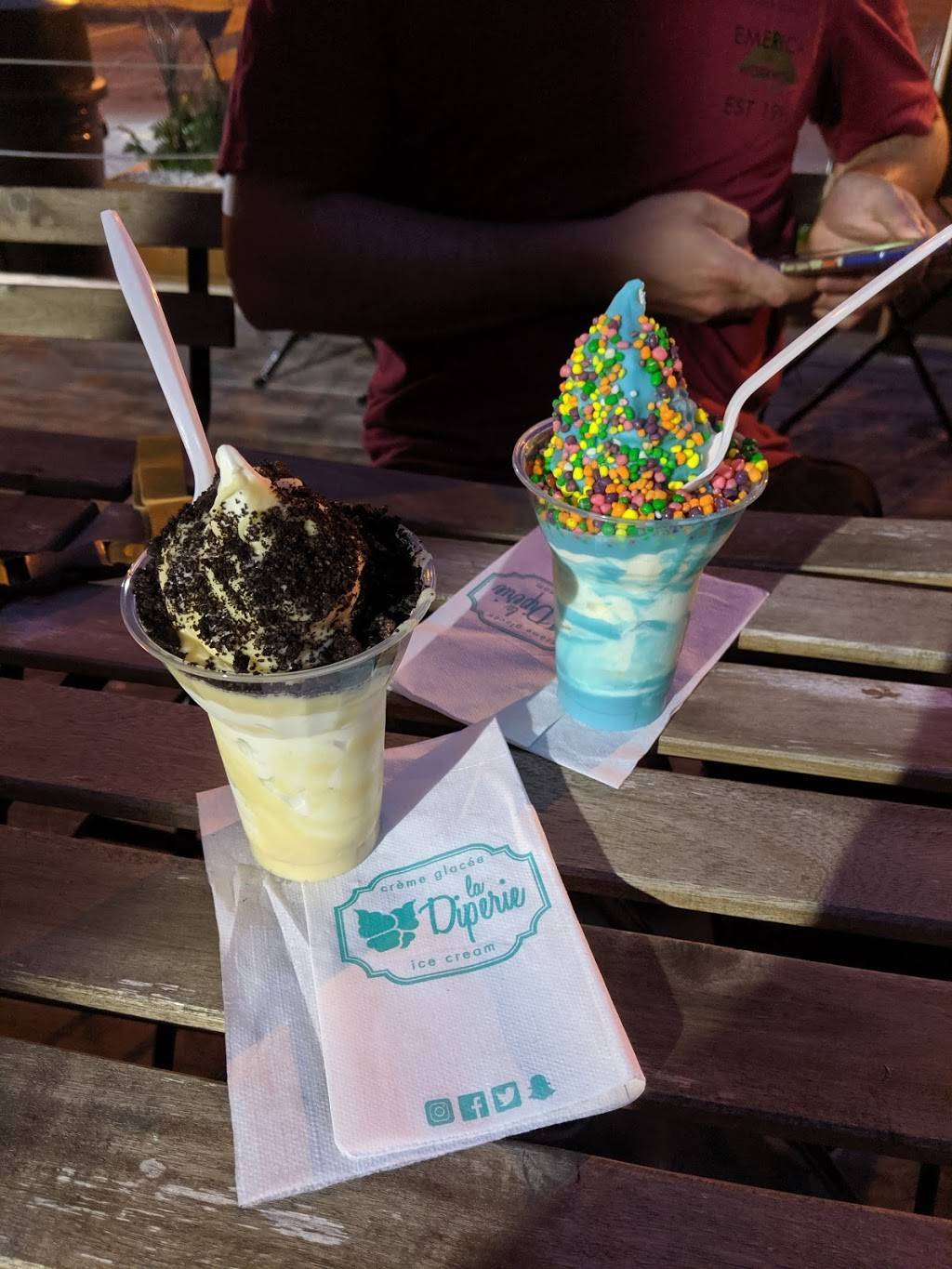 La Diperie Crème Glacée / Ice Cream | bakery | 765 Chemin de Saint-Jean, La Prairie, QC J5R 5E6, Canada | 5146885589 OR +1 514-688-5589