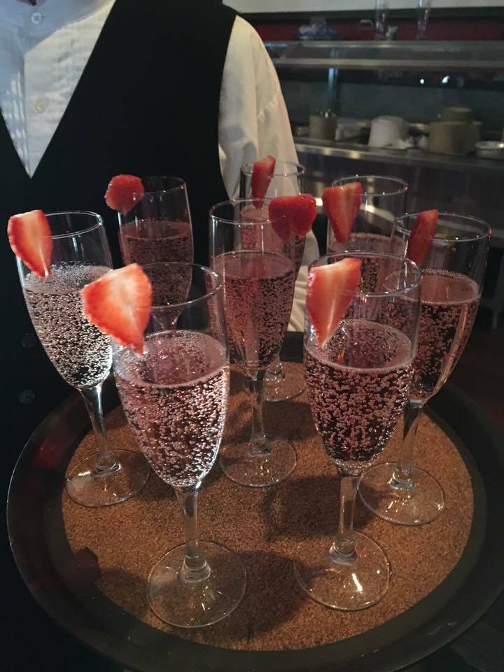 Johnnies Italian Restaurant | restaurant | 4201 Comly St, Philadelphia, PA 19135, USA | 2155339920 OR +1 215-533-9920