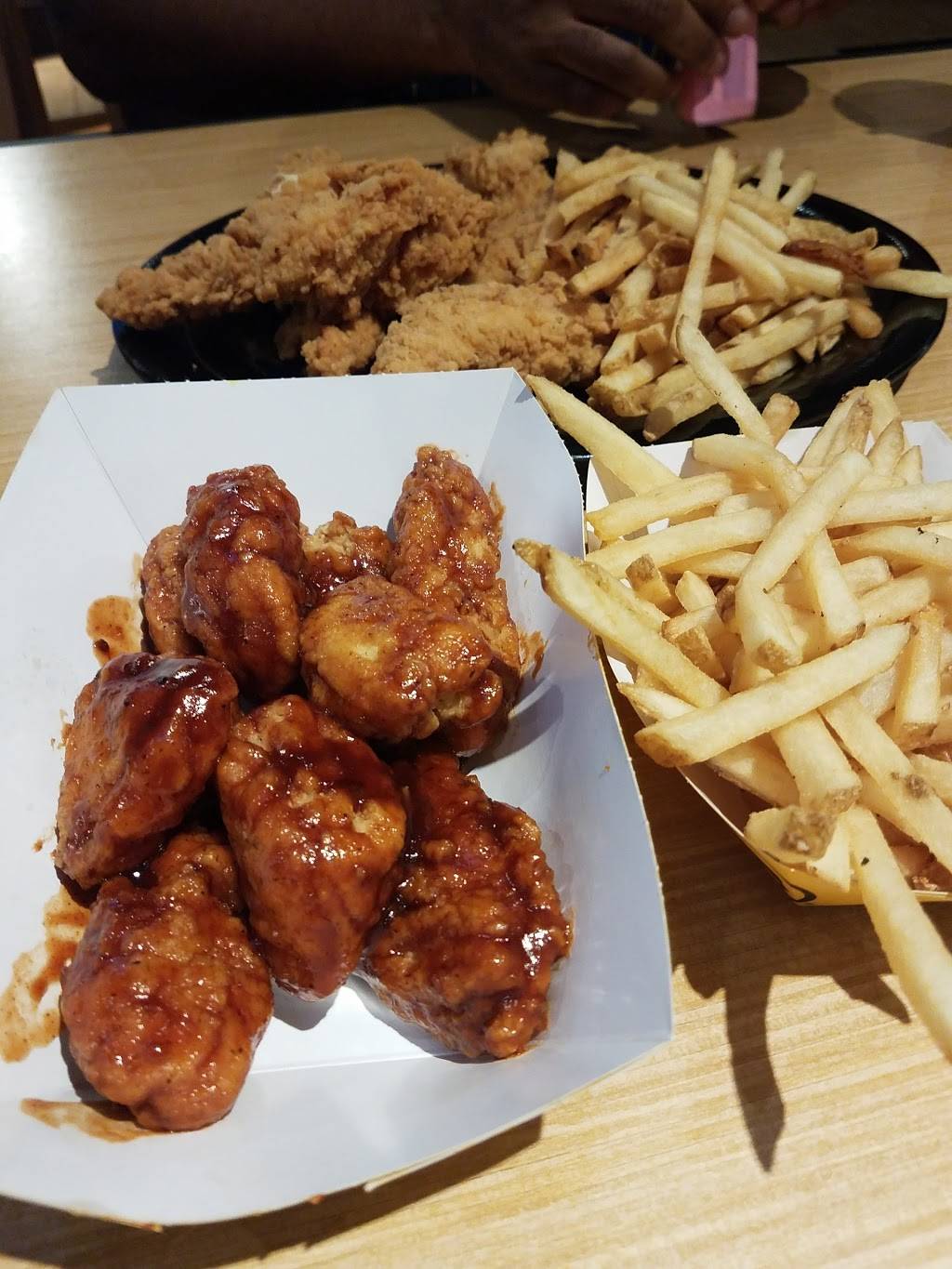 Buffalo Wild Wings | meal takeaway | 2860 Cumberland Mall Ste. 1630, Atlanta, GA 30339, USA | 7704354275 OR +1 770-435-4275