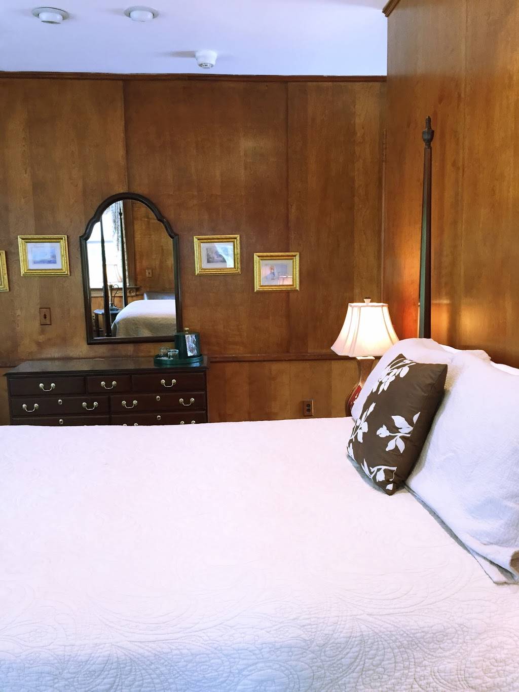 The Brewster Inn | restaurant | 6 Ledyard Ave, Cazenovia, NY 13035, USA | 3156559232 OR +1 315-655-9232