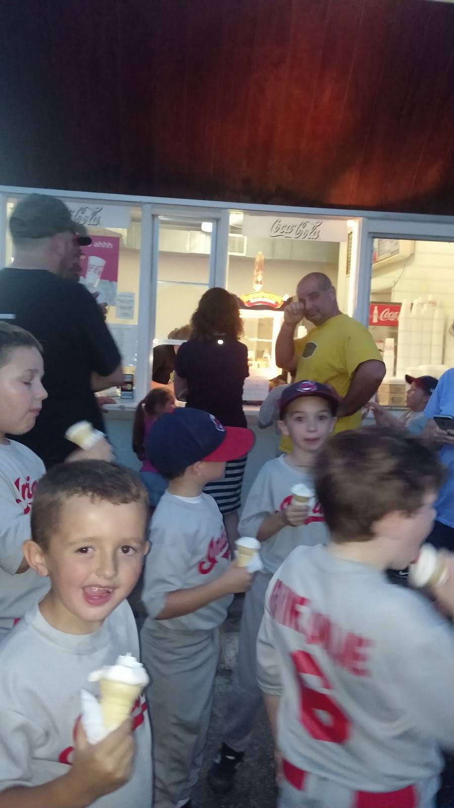 Twin | restaurant | 63 River Dr, Irvine, KY 40336, USA | 6067235623 OR +1 606-723-5623