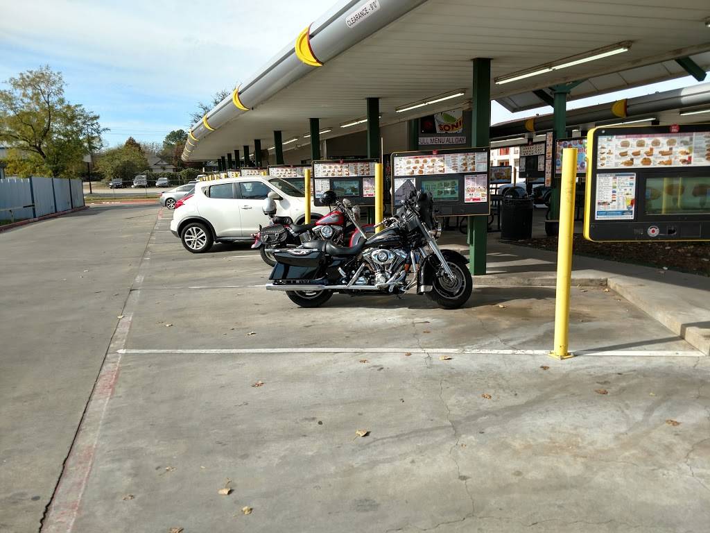 Sonic Drive-In | restaurant | 930 Fort Worth Dr, Denton, TX 76205, USA | 9405656548 OR +1 940-565-6548