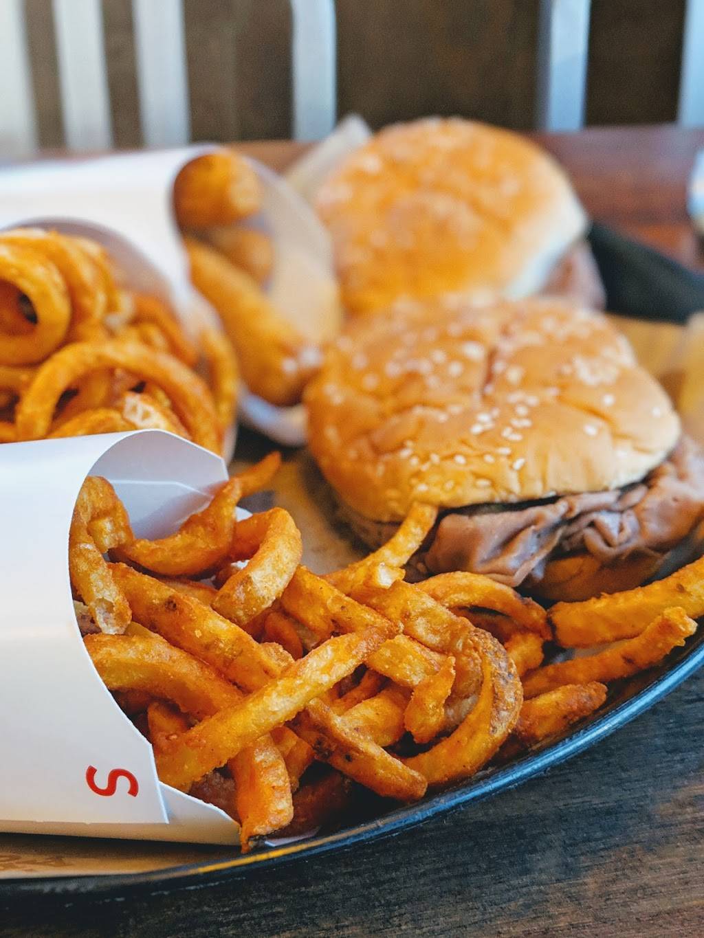 Arbys | restaurant | 30403 N, Woodward Ave, Royal Oak, MI 48073, USA | 2482886191 OR +1 248-288-6191