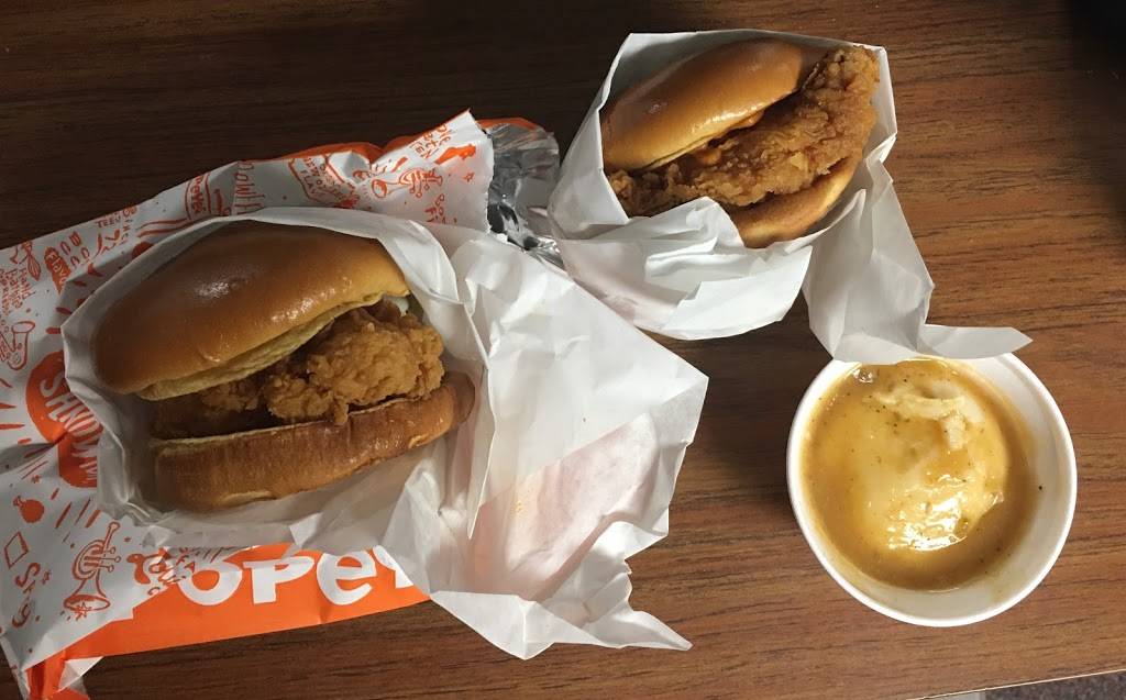 Popeyes Louisiana Kitchen | restaurant | 1301 W Broadway Ave, Minneapolis, MN 55411, USA | 6125843175 OR +1 612-584-3175