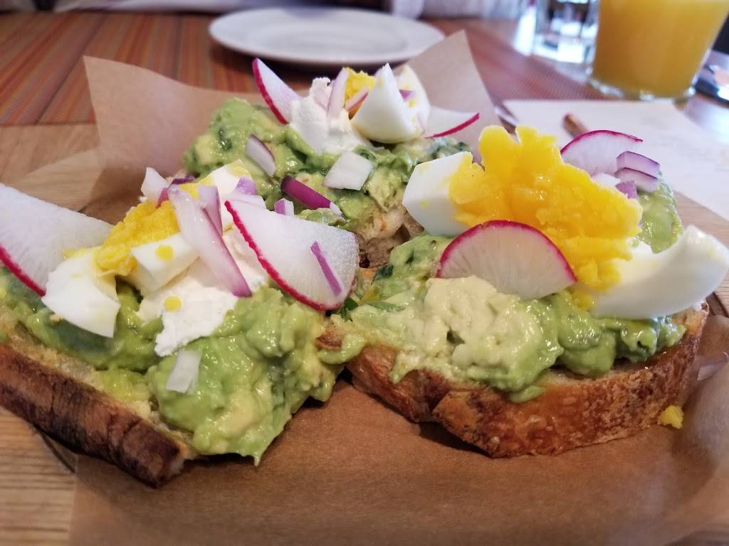 Social Kitchen and Bar | restaurant | 225 E Maple Rd, Birmingham, MI 48009, USA | 2485944200 OR +1 248-594-4200