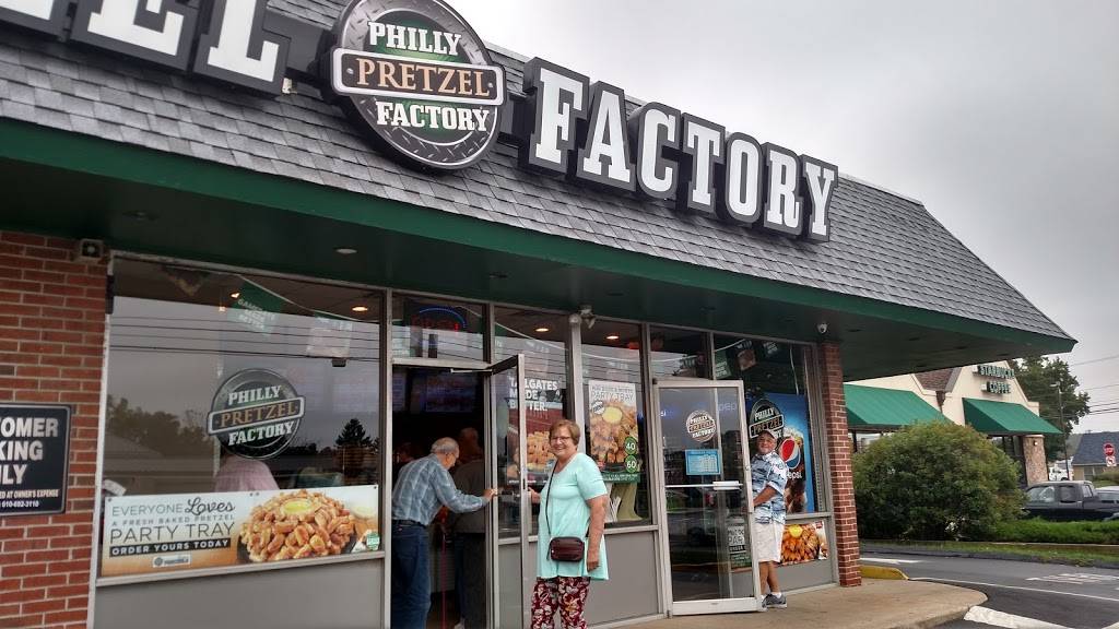 Philly Pretzel Factory | restaurant | 1075 West Chester Pike, West Chester, PA 19382, USA | 6109187100 OR +1 610-918-7100