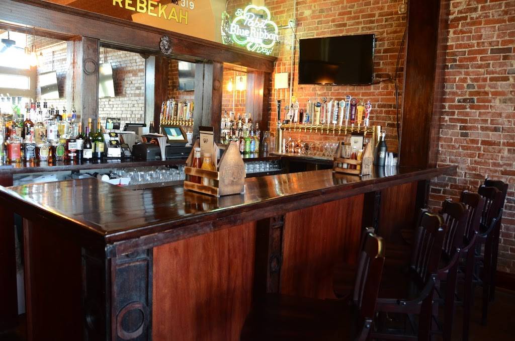 Cerno’s Bar & Grill | restaurant | 118 E Main St, Elmwood, IL 61529, USA | 3097411036 OR +1 309-741-1036