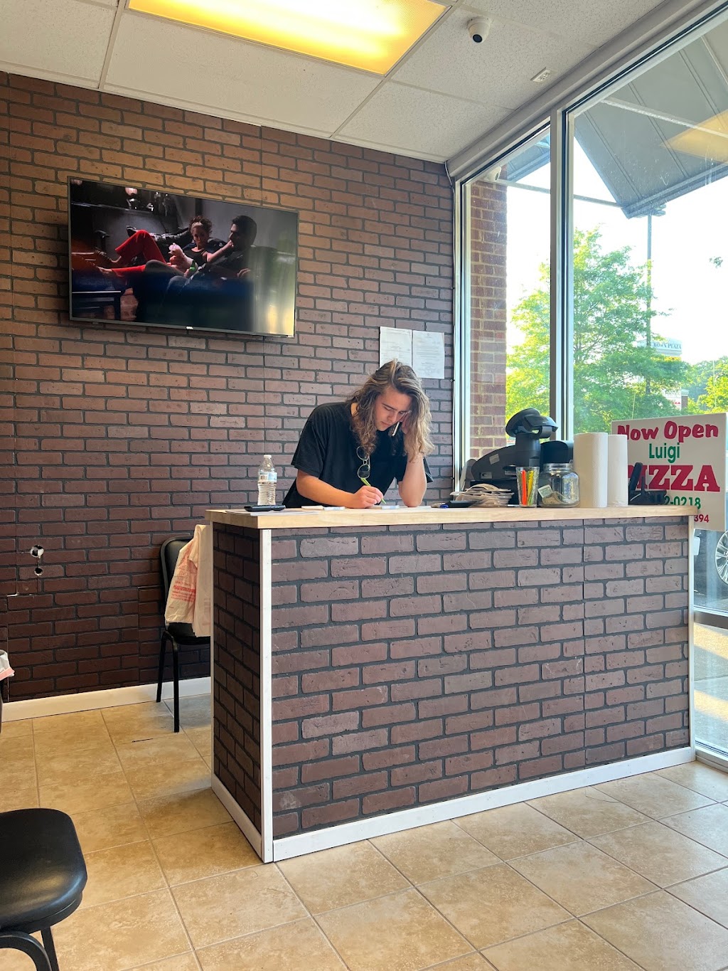 Luigi pizza | restaurant | 1990 TN-394 suit e, Blountville, TN 37617, USA | 4232120218 OR +1 423-212-0218