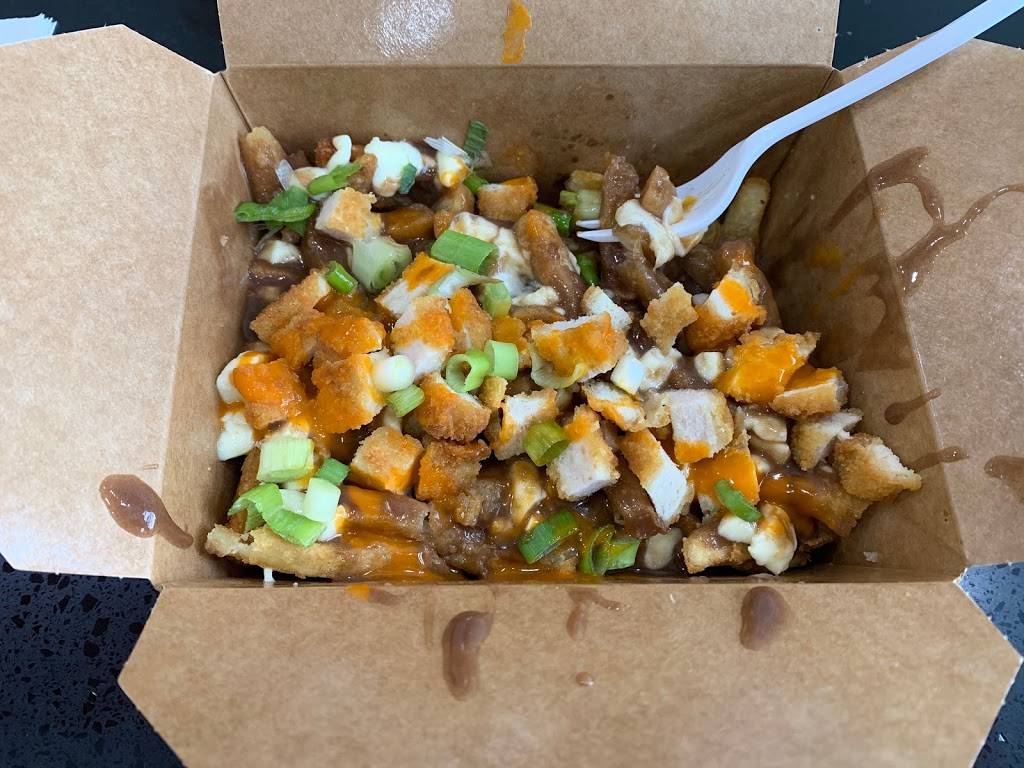 Mean Poutine Ajax | restaurant | 5 Rossland Rd E, Ajax, ON L1T 4V2, Canada | 9054277366 OR +1 905-427-7366