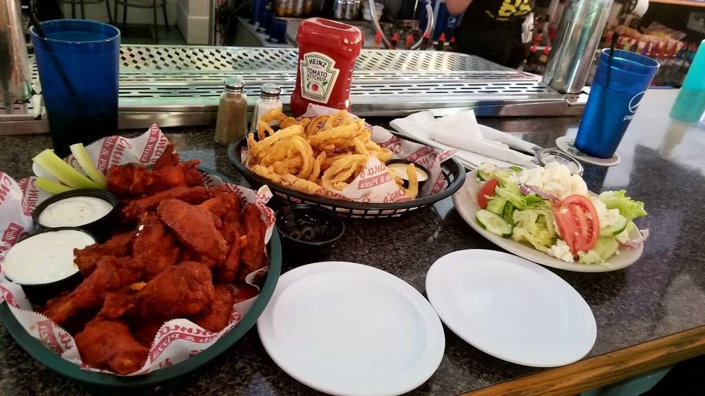 Emmas Pub & Pizza | restaurant | 130 Mansfield Ave, Norton, MA 02766, USA | 5082858814 OR +1 508-285-8814