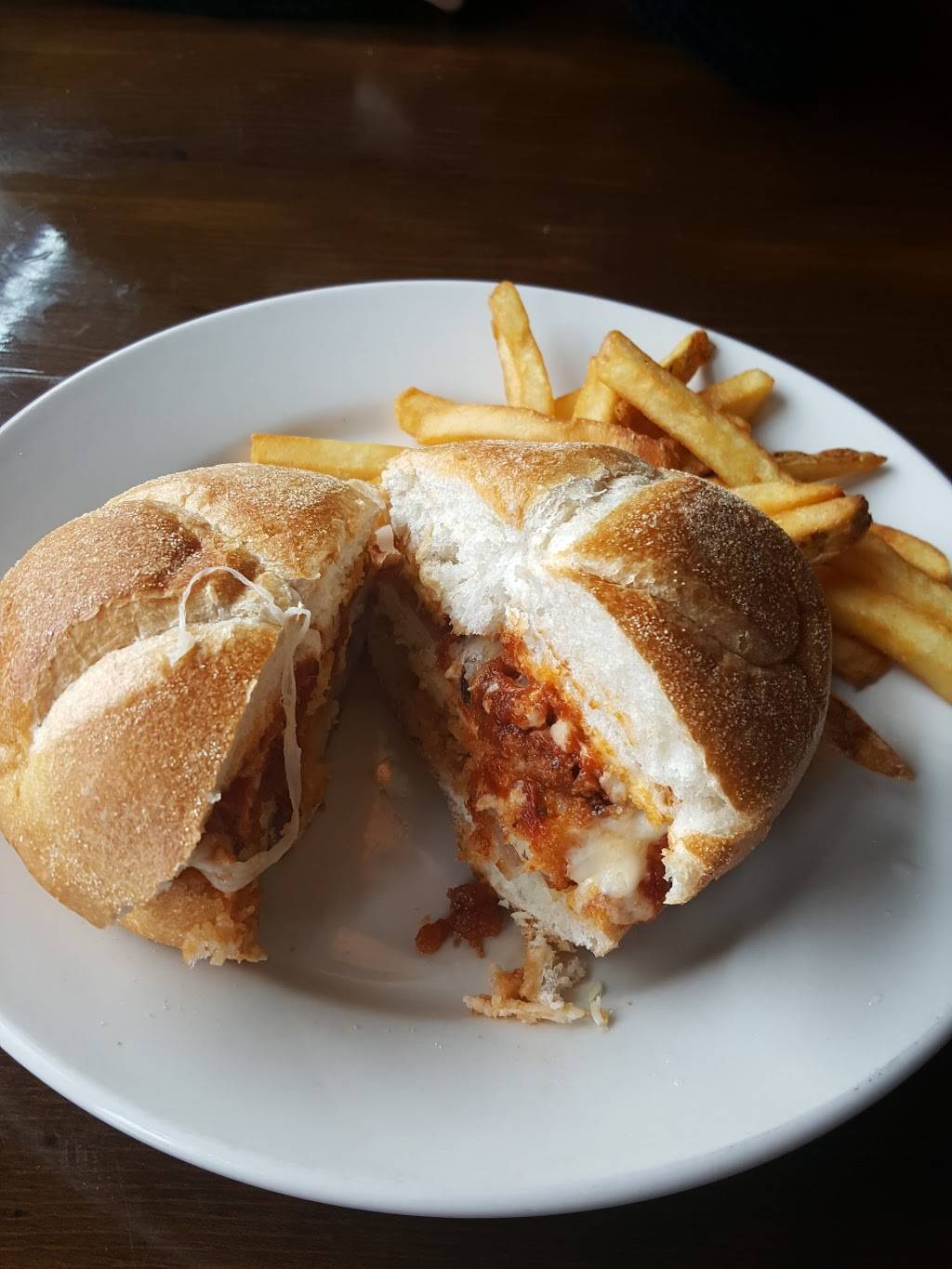 The Station Taphouse | restaurant | 194 W Ashland St, Doylestown, PA 18901, USA | 2153481663 OR +1 215-348-1663