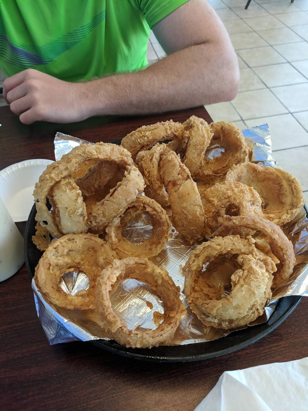 Castaway Grill | restaurant | 112 Causeway Dr, Ocean Isle Beach, NC 28469, USA | 9105797788 OR +1 910-579-7788