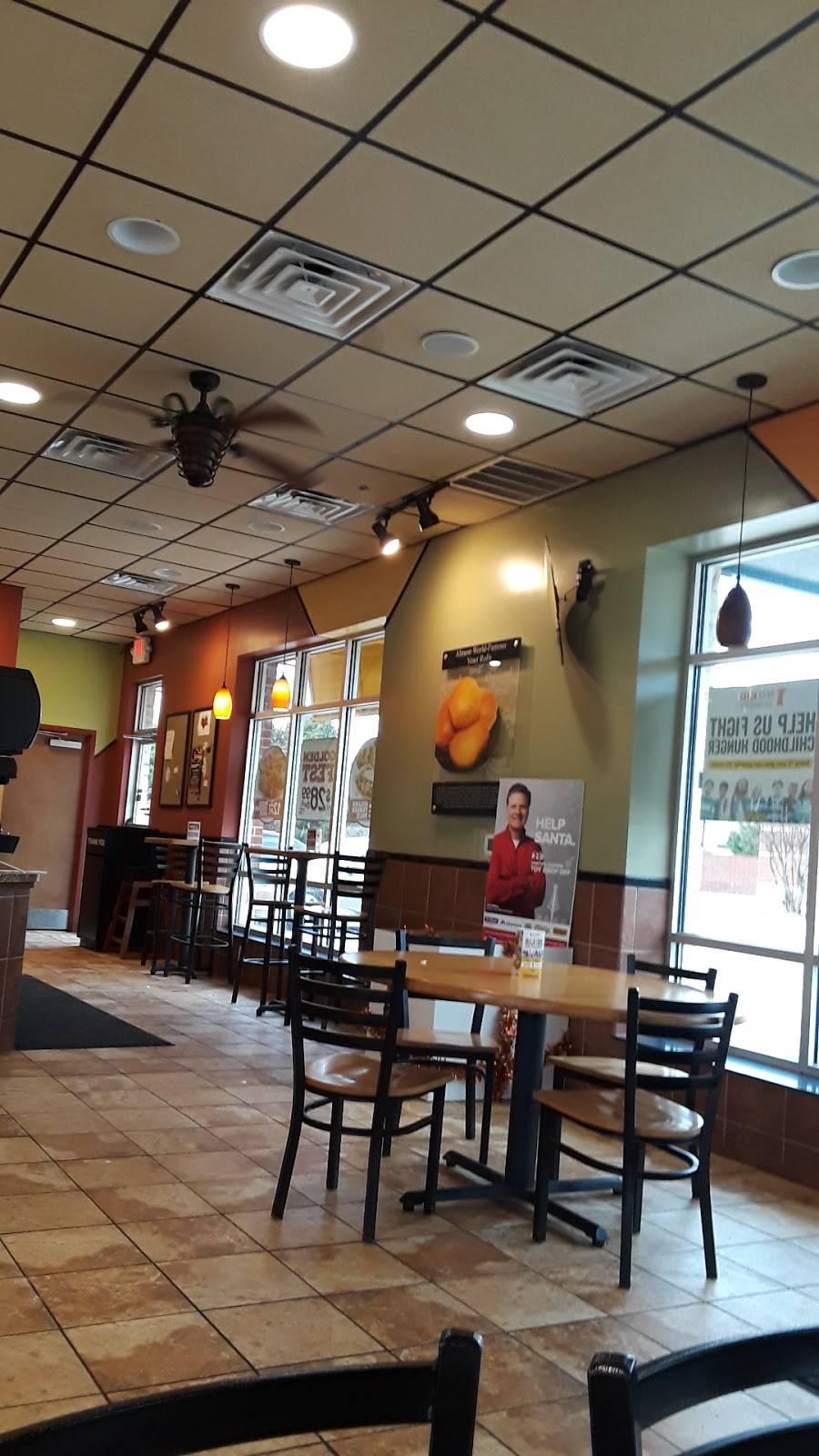 Golden Chick | meal takeaway | 900 S Carrier Pkwy, Grand Prairie, TX 75051, USA | 2144123270 OR +1 214-412-3270