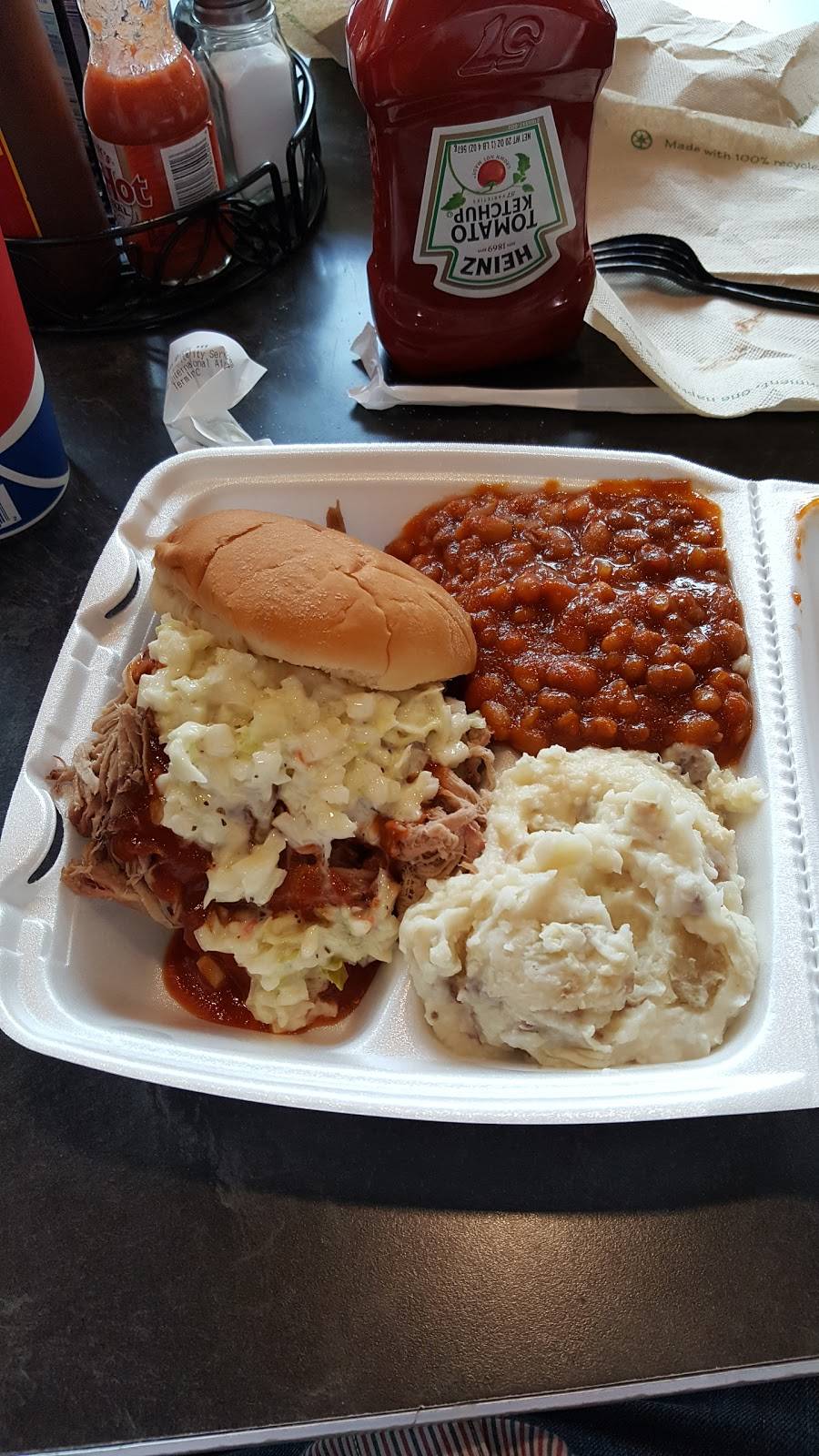 Swetts | restaurant | 1 Terminal Dr, Nashville, TN 37214, USA | 6152754332 OR +1 615-275-4332