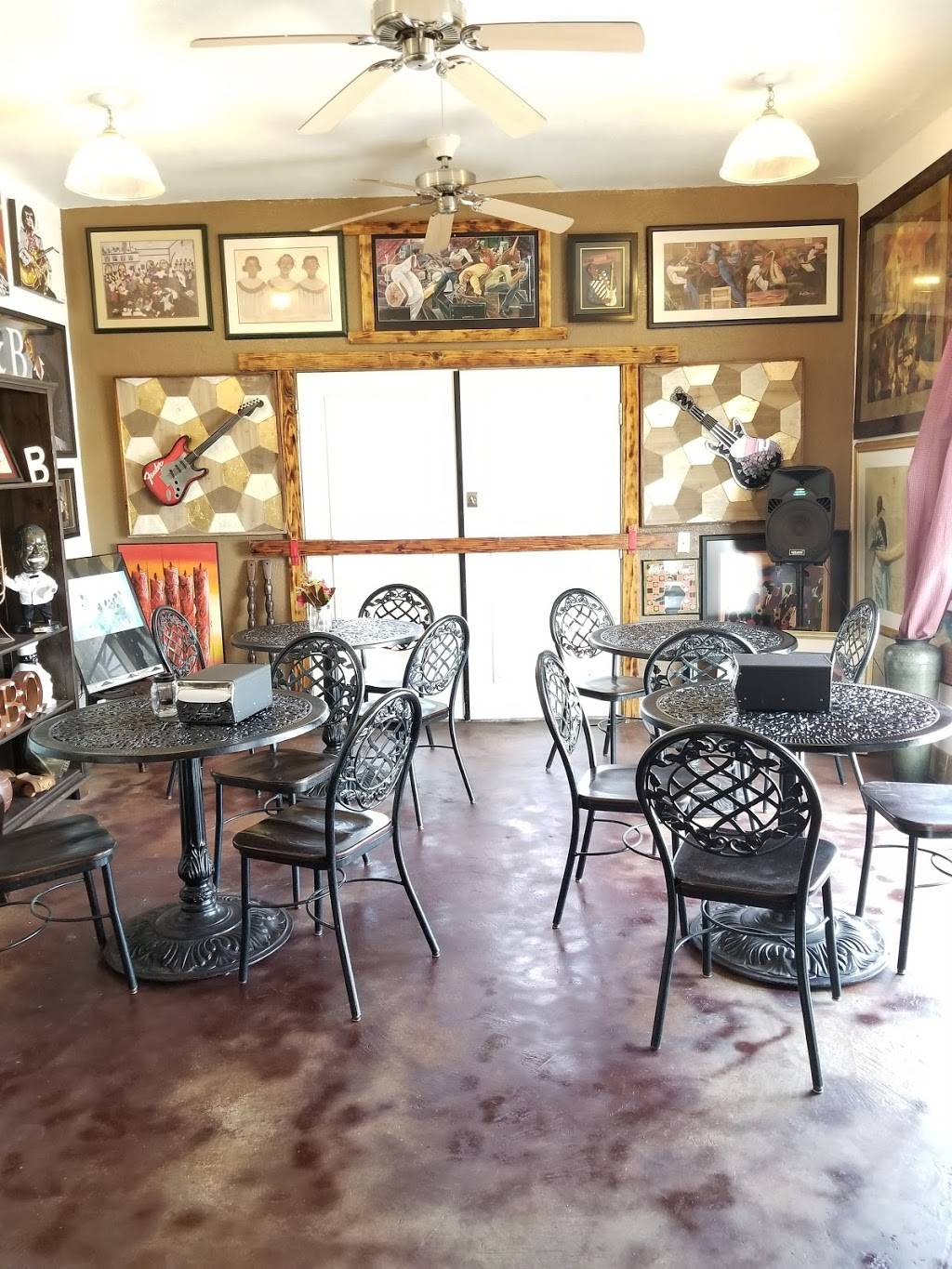 Bowlegged B.B.Q | restaurant | 4255 Market St, San Diego, CA 92102, USA | 6193017105 OR +1 619-301-7105