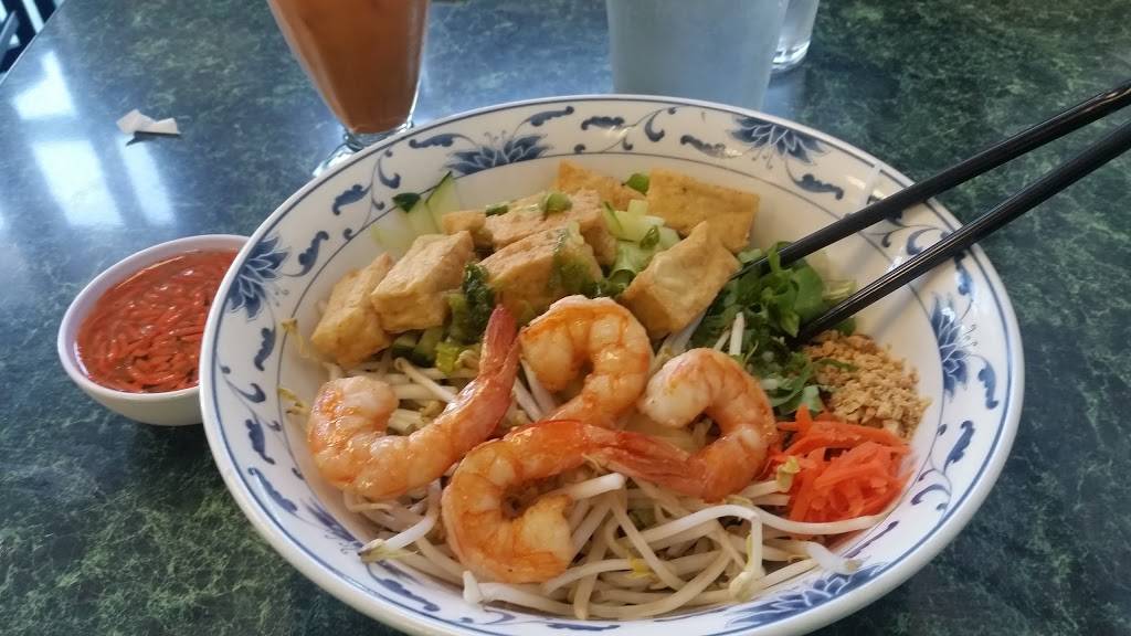 House of Pho | restaurant | 5700 100th St SW, Lakewood, WA 98499, USA | 2539830365 OR +1 253-983-0365