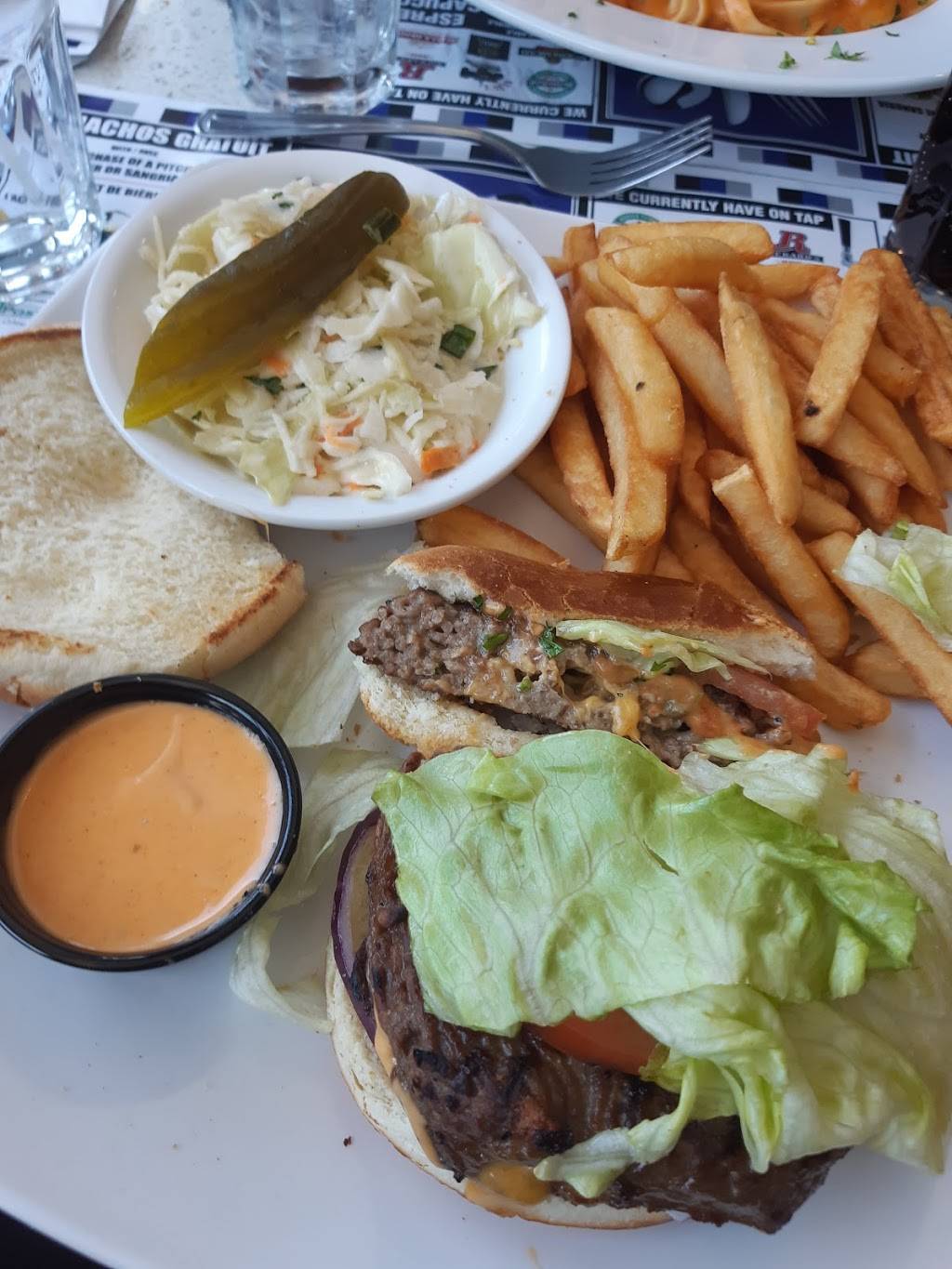 Le Vieux Chateau Restaurant | restaurant | 797 McGill St, Hawkesbury, ON K6A 1R5, Canada | 6136329877 OR +1 613-632-9877