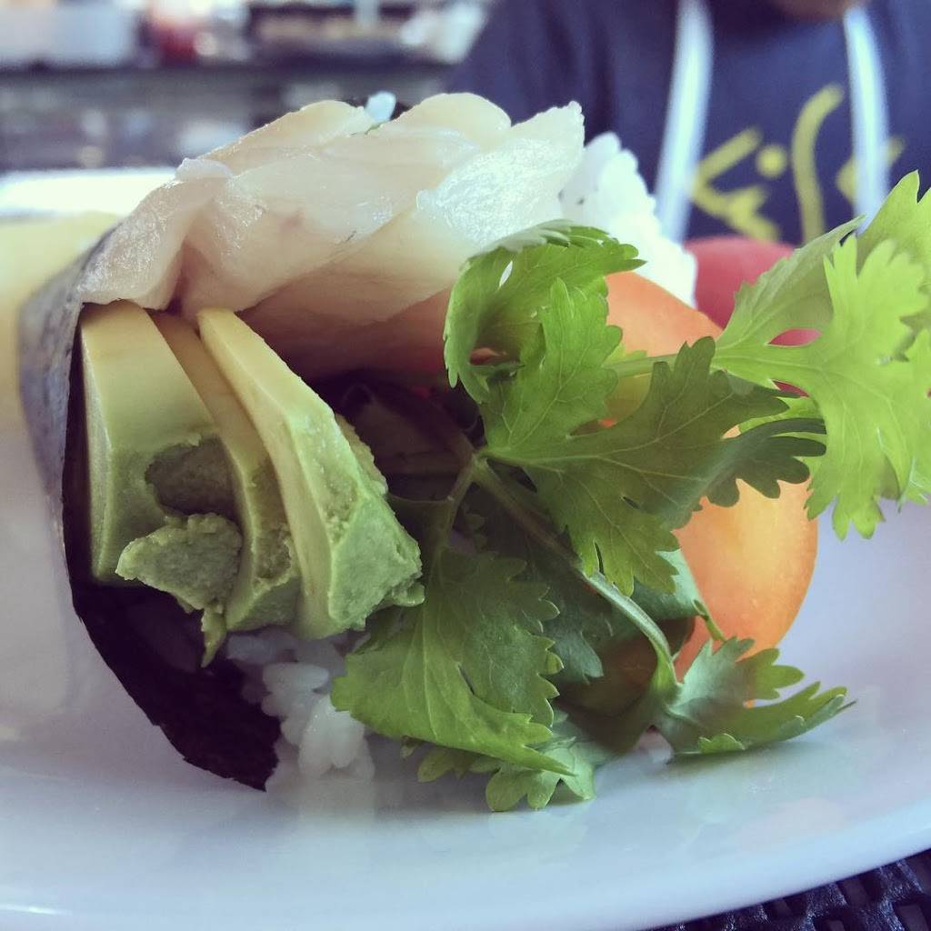 yellowfish sushi | restaurant | 17711 I-10 suite 104, San Antonio, TX 78257, USA | 2104765186 OR +1 210-476-5186