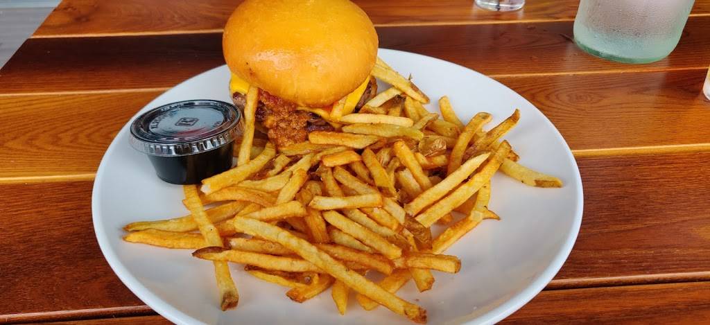 Flipside Burgers & Bar | restaurant | 1 Schooner Ln, Milford, CT 06460, USA | 2032837282 OR +1 203-283-7282