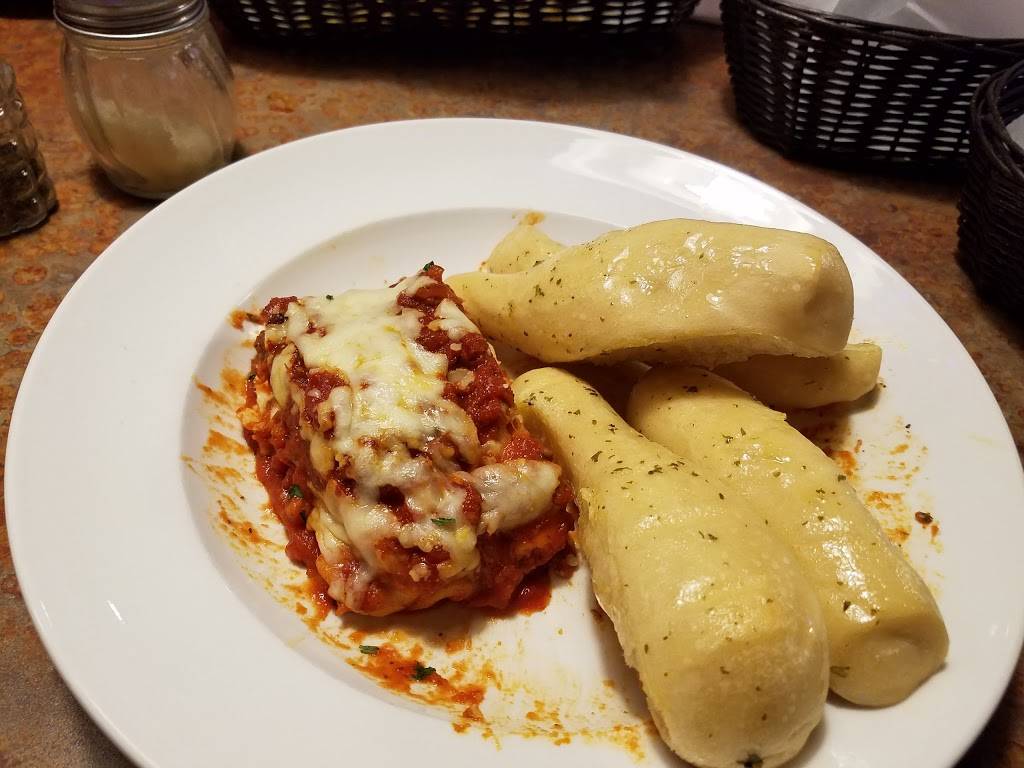 Gelsosomos Pizzeria | restaurant | 221 N Randolph St, Macomb, IL 61455, USA | 3098335577 OR +1 309-833-5577