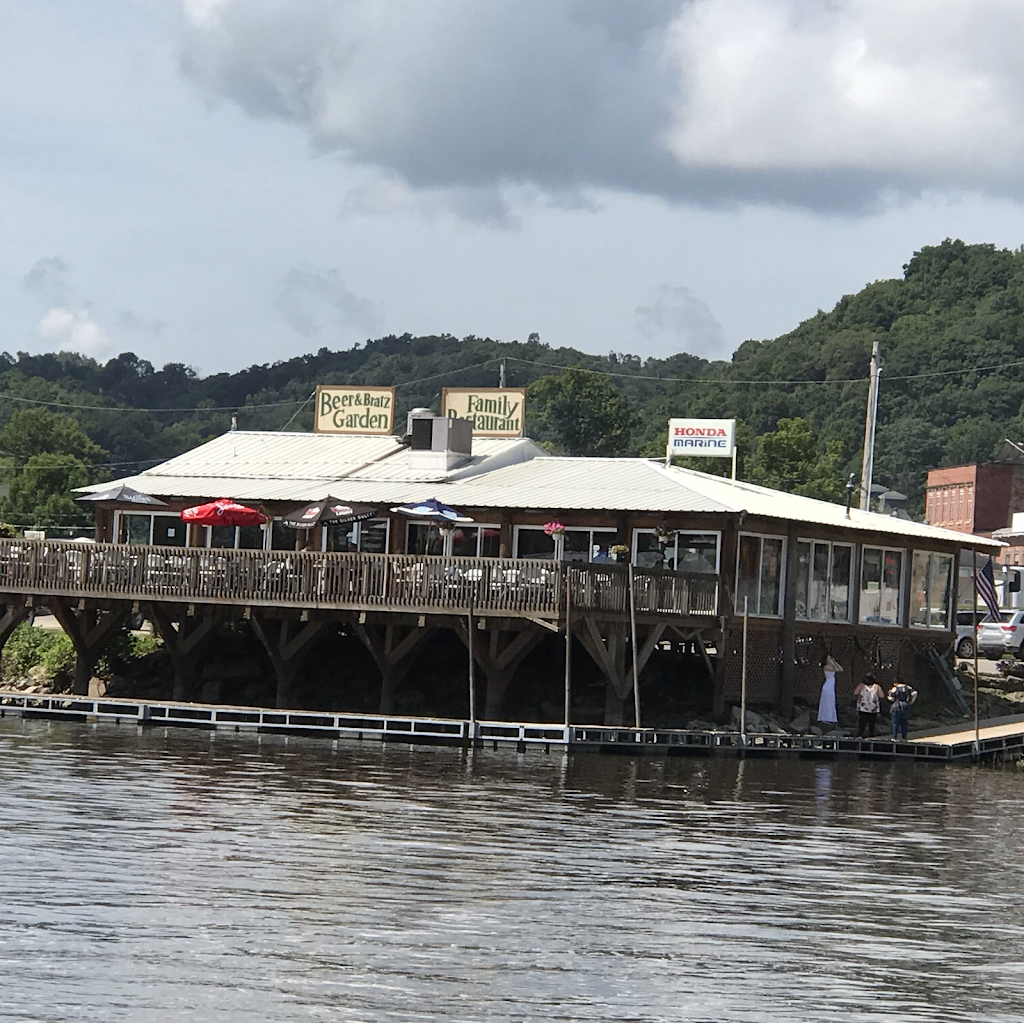 McGregors Marina Beer & Bratz | restaurant | 101 Front St, McGregor, IA 52157, USA | 5638739613 OR +1 563-873-9613