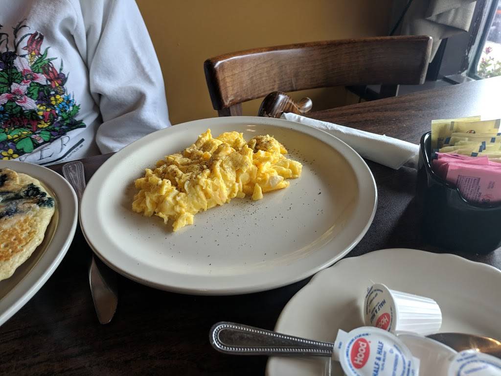 The Village Bakery and Bistro | restaurant | 2162 Main St, West Warren, MA 01092, USA | 4134368527 OR +1 413-436-8527