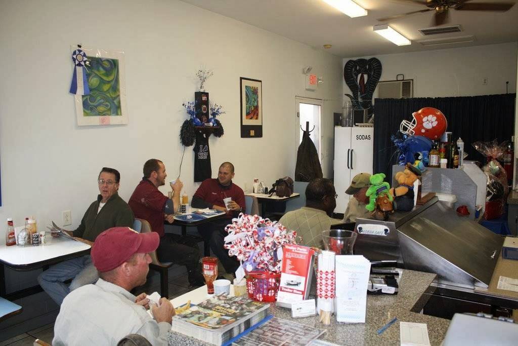 Seabrooks Cobra Cafe | restaurant | 1354 State Rd, Summerville, SC 29483, USA | 8433457724 OR +1 843-345-7724