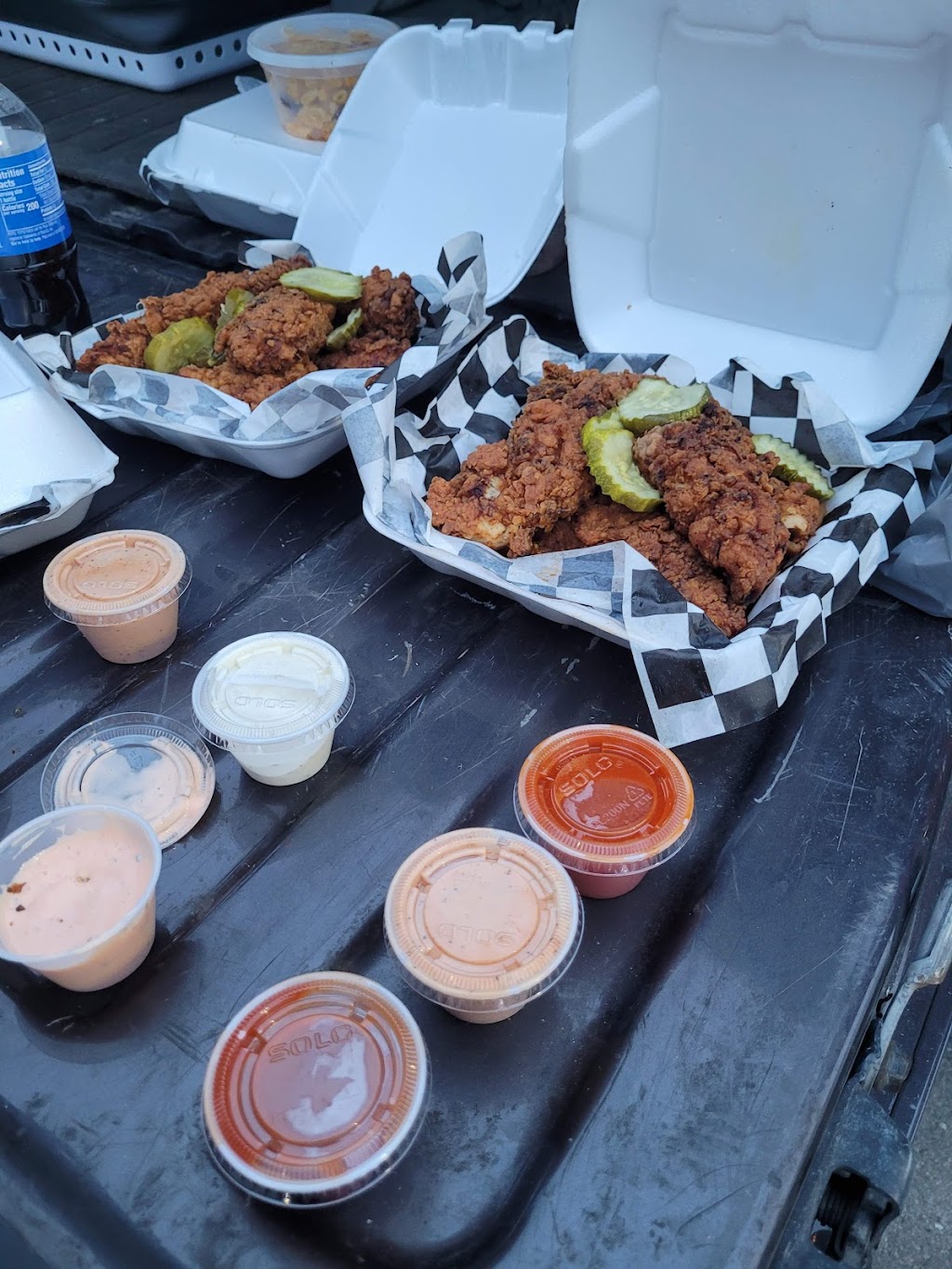 Fat Daddys HOT Chicken & Waffles | restaurant | 9363 Telegraph Rd, Redford Charter Twp, MI 48239, USA | 3137407790 OR +1 313-740-7790