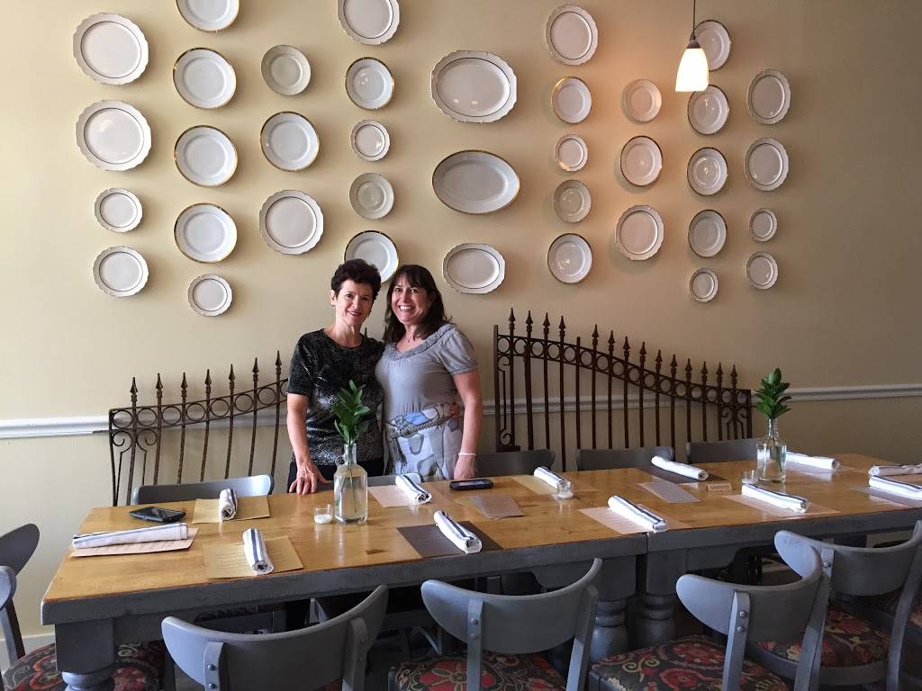 The Standard Eating House | restaurant | 4206 Magazine St, New Orleans, LA 70115, USA | 5045097306 OR +1 504-509-7306