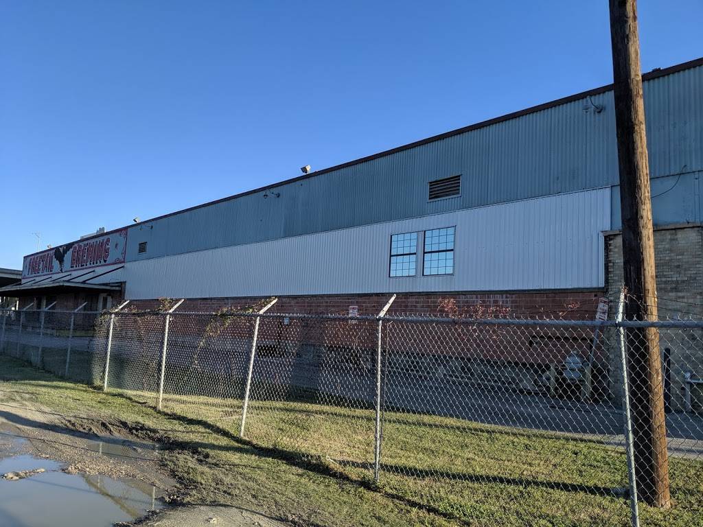 Freetail Brewing Co. | restaurant | 2000 S Presa St, San Antonio, TX 78210, USA | 2106256000 OR +1 210-625-6000