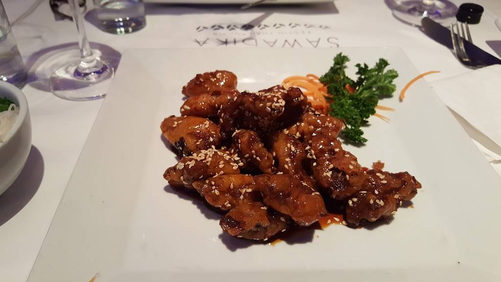 Bistro Sawadika | restaurant | 1800 Boulevard de la Côte-Vertu, Saint-Laurent, QC H4L 2A6, Canada | 5143391188 OR +1 514-339-1188