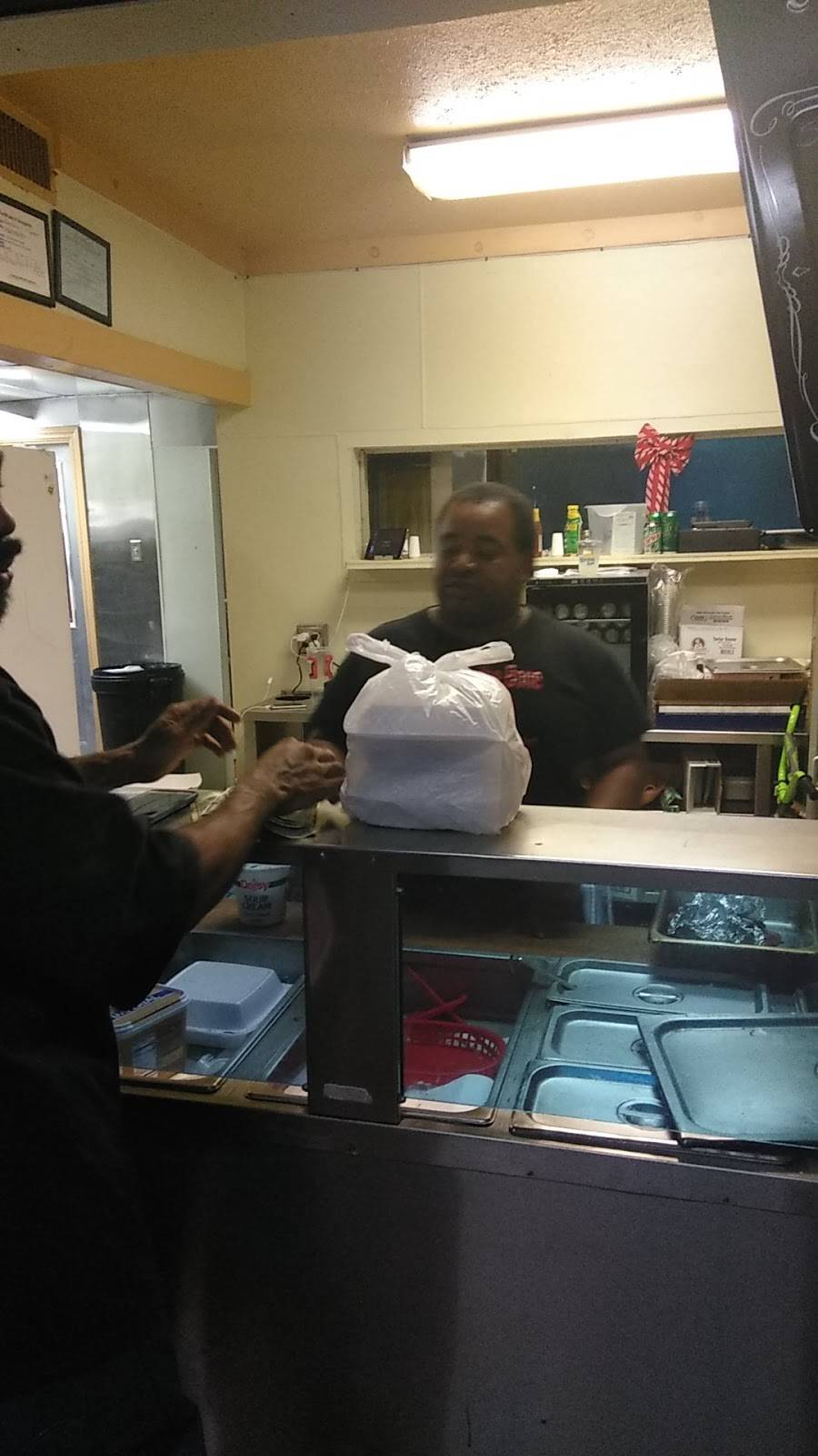 Lil Cajun Grll & Sports | restaurant | 5215 Singing Hills Dr, Dallas, TX 75216, USA | 9723086688 OR +1 972-308-6688