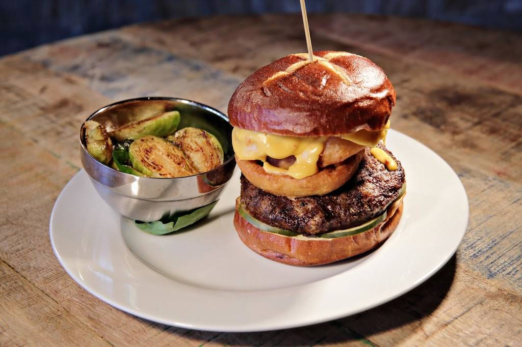 The Vine - Martini & Wine Bar | restaurant | 101 Center St, Grayslake, IL 60030, USA | 8475430900 OR +1 847-543-0900