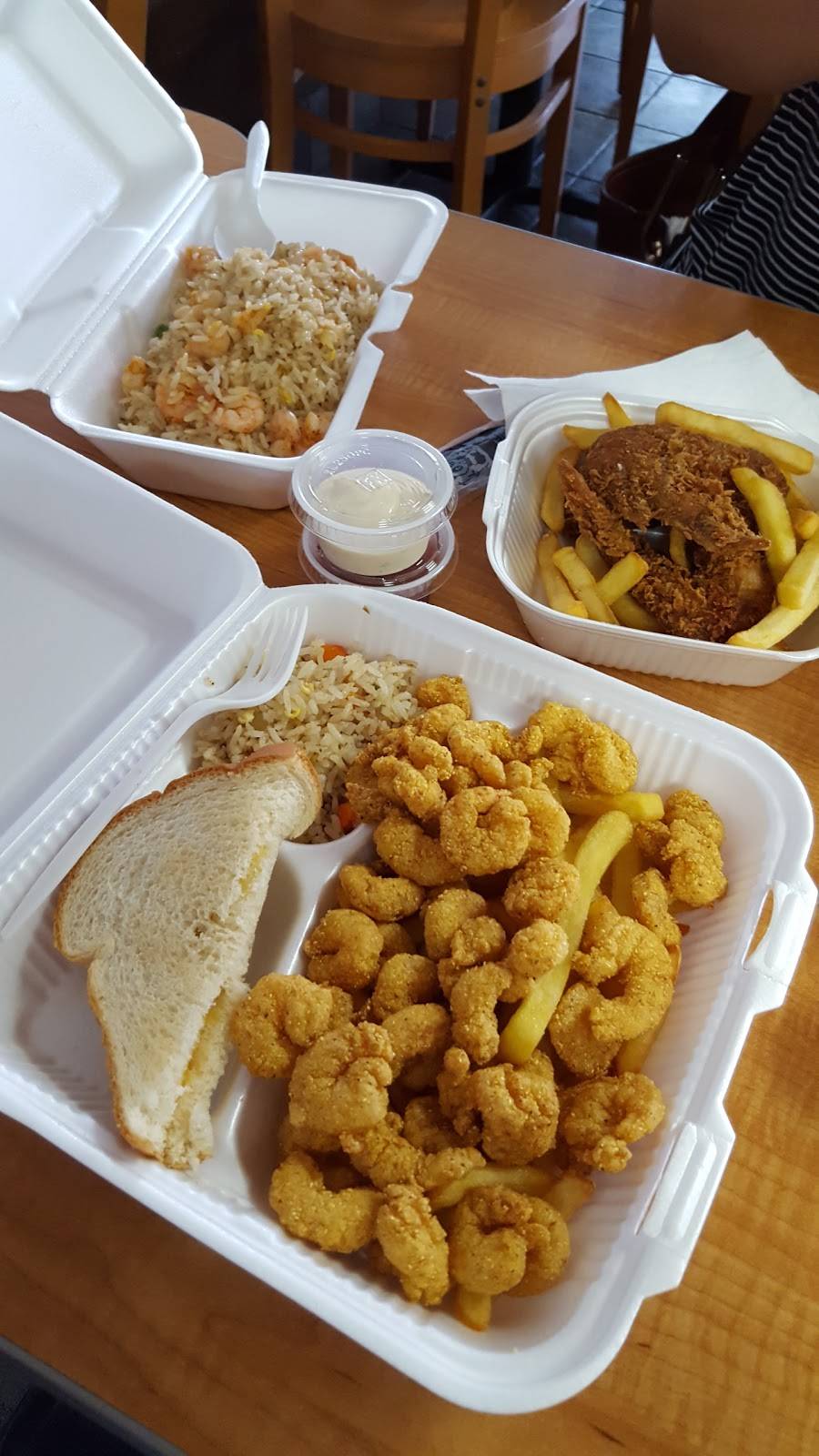 T Js Seafood | restaurant | 7110 Cameron Rd, Austin, TX 78752, USA | 5124699038 OR +1 512-469-9038