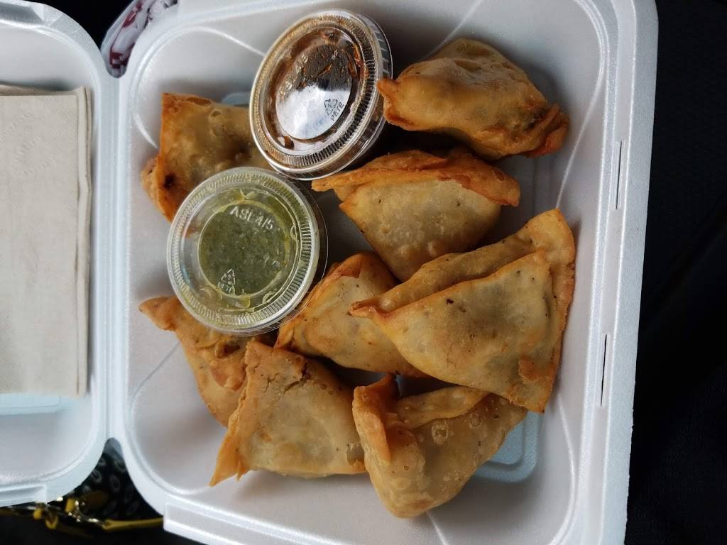 Bombay Sweets | restaurant | 3401 South 13th Street, Milwaukee, WI 53215, USA | 4143833553 OR +1 414-383-3553