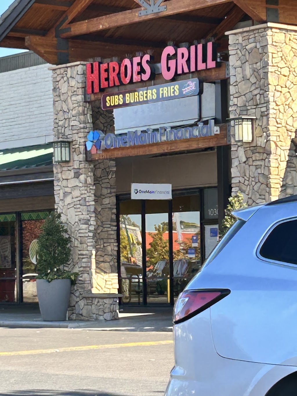 Heroes American Cafe | restaurant | 1020 Biddle Rd, Medford, OR 97504, USA | 5415008833 OR +1 541-500-8833