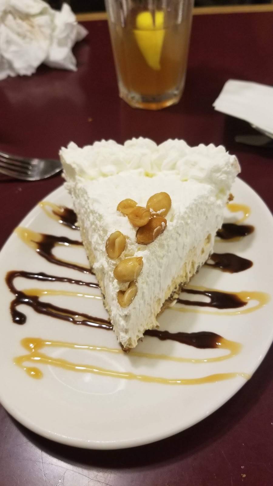 Sharis Cafe and Pies | restaurant | 301 Rohnert Park Expy, Rohnert Park, CA 94928, USA | 7075843601 OR +1 707-584-3601