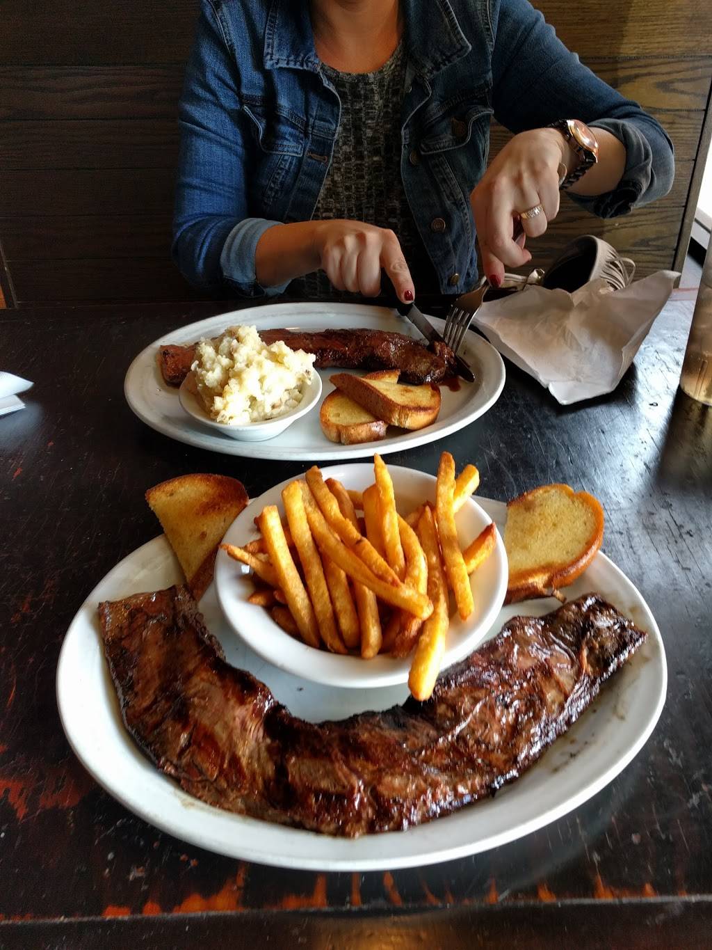 TEXAS LONGHORN | restaurant | 1077 N Service Rd, Mississauga, ON L4Y 1E1, Canada | 9052757200 OR +1 905-275-7200