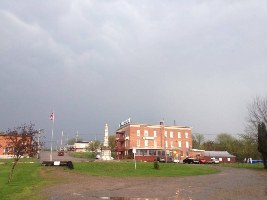 River Club Portage | restaurant | 15 Rue Main, Portage-du-Fort, QC J0X 2T0, Canada | 8196475399 OR +1 819-647-5399