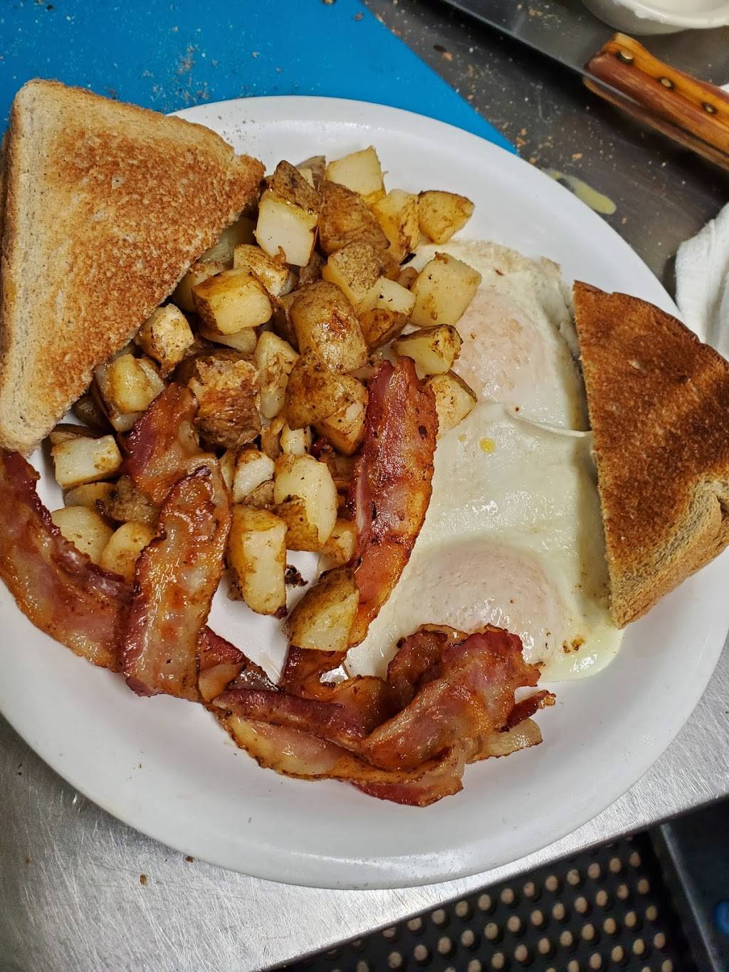 Hometown Eatery | restaurant | 10366 Railroad Ave, North Rose, NY 14516, USA | 3155871090 OR +1 315-587-1090