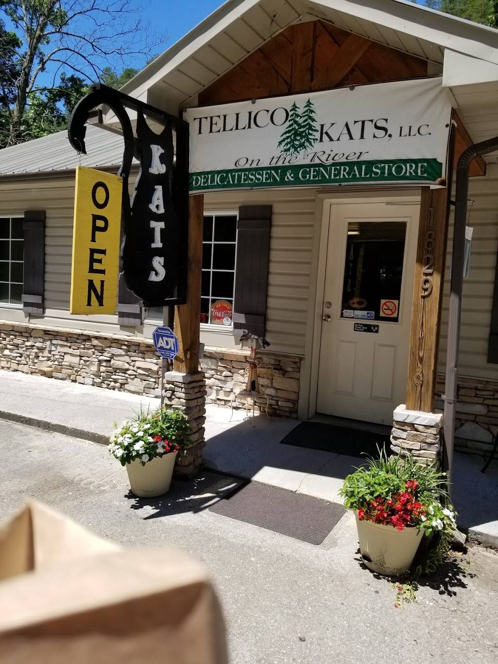 Tellico Kats Deli & Cafe | cafe | 1829 Cherohala Skyway, Tellico Plains, TN 37385, USA | 4232533411 OR +1 423-253-3411