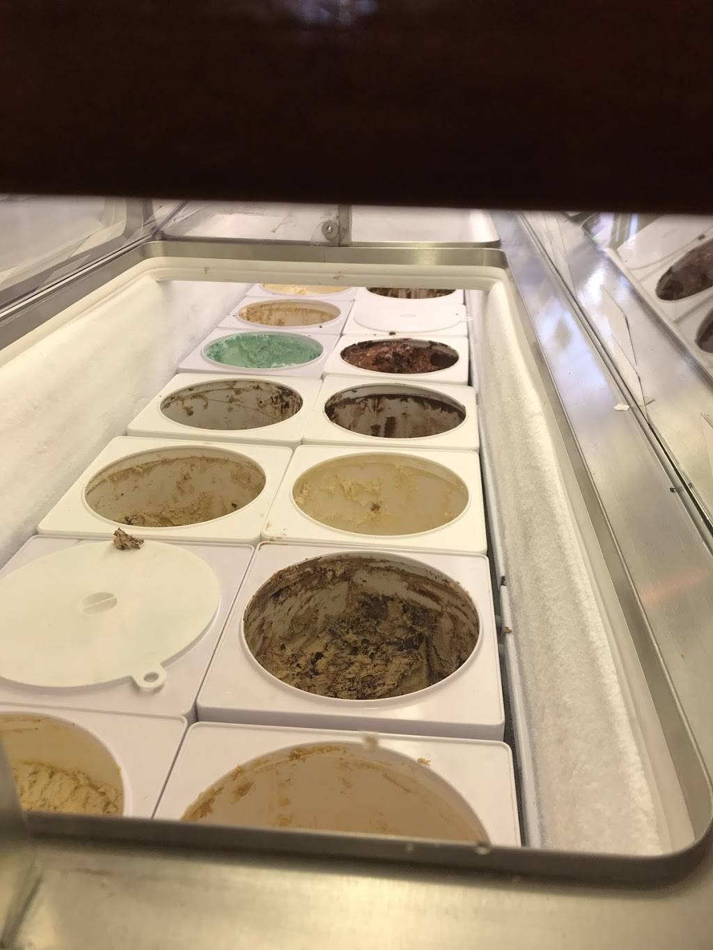 Golden Cone Frozen Custard & Ice Cream | restaurant | 207 W 4th St, Royal Oak, MI 48067, USA | 2486079060 OR +1 248-607-9060