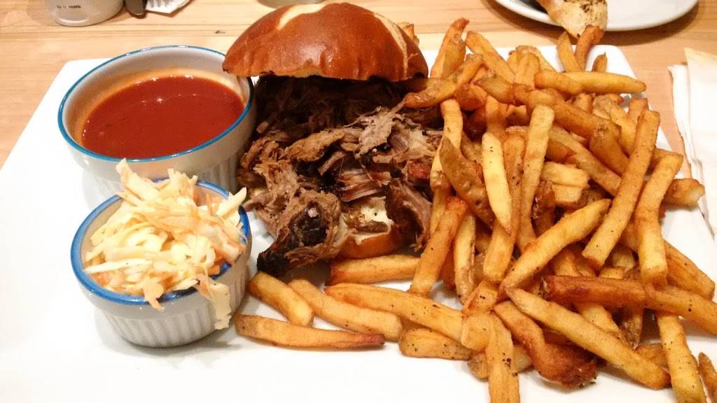 Twisted Fork Restaurant & Catering Inc | restaurant | 62 Main St, Mount Albert, ON L0G 1M0, Canada | 9054731111 OR +1 905-473-1111